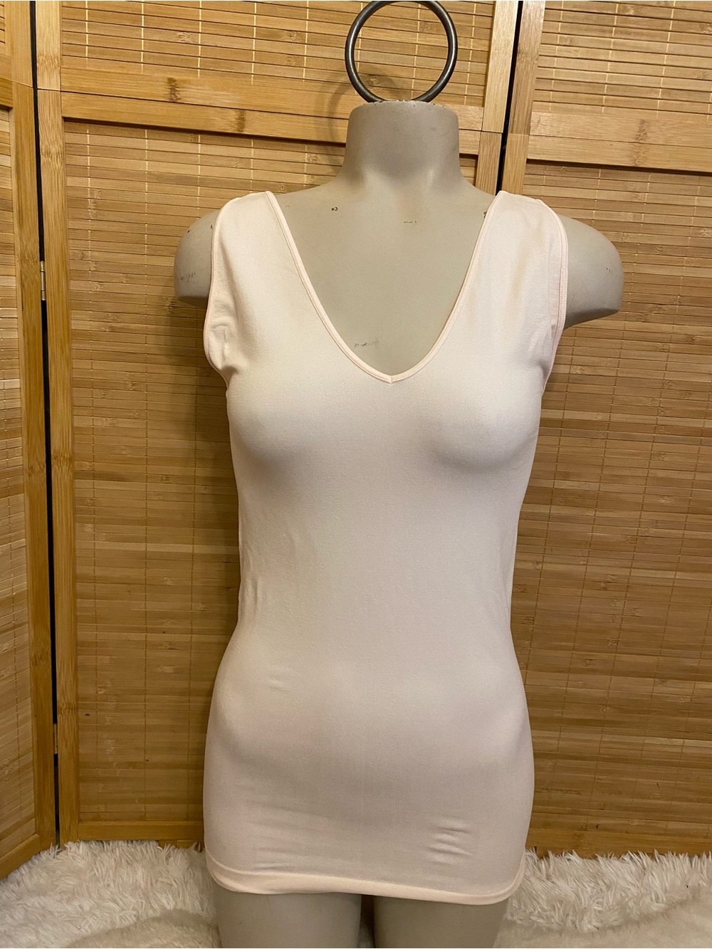 Skinnytees V-Neck Tank Top light pink seamless stretchy woman’s one size